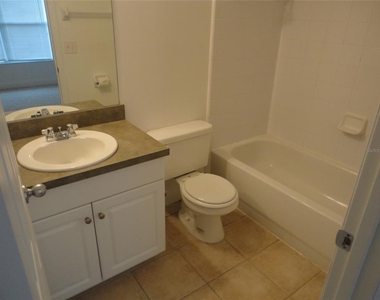 2636 Sw 35th Place - Photo Thumbnail 8