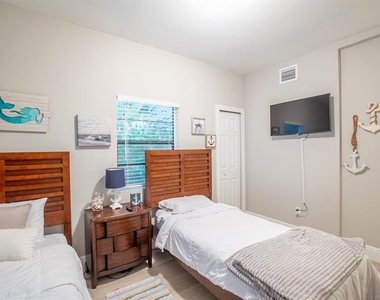 244 Lexington Drive - Photo Thumbnail 11