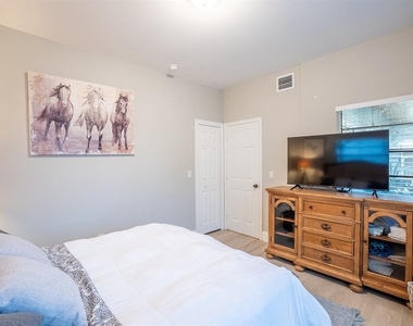 244 Lexington Drive - Photo Thumbnail 7