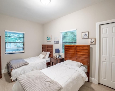 244 Lexington Drive - Photo Thumbnail 8
