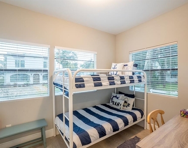 244 Lexington Drive - Photo Thumbnail 12