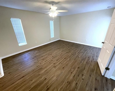 2498 Margaret Lane - Photo Thumbnail 4