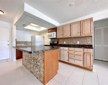 1001 W Marion Avenue - Photo Thumbnail 3