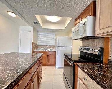 1001 W Marion Avenue - Photo Thumbnail 8