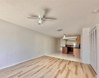 1001 W Marion Avenue - Photo Thumbnail 13