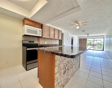 1001 W Marion Avenue - Photo Thumbnail 7