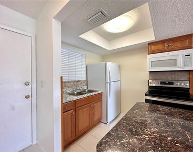 1001 W Marion Avenue - Photo Thumbnail 6