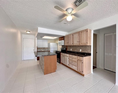 1001 W Marion Avenue - Photo Thumbnail 2