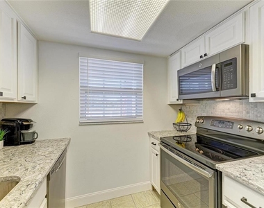 9810 Dorado Avenue - Photo Thumbnail 2