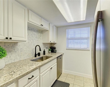 9810 Dorado Avenue - Photo Thumbnail 7