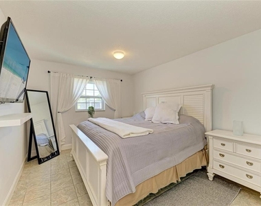 9810 Dorado Avenue - Photo Thumbnail 4