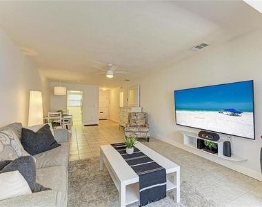 9810 Dorado Avenue - Photo Thumbnail 11