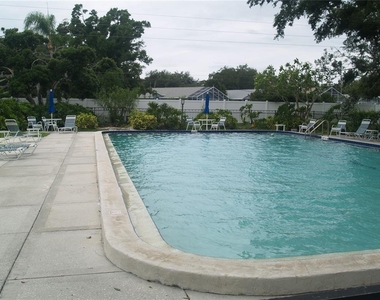 7461 W Country Club Drive N - Photo Thumbnail 18