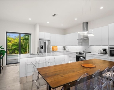5351 Moeller Avenue - Photo Thumbnail 8