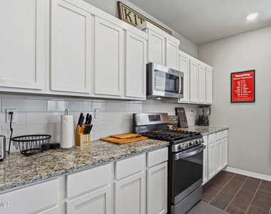 13852 Paseo De La Luna Avenue - Photo Thumbnail 12