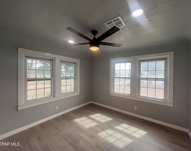 8405 Pinon Street - Photo Thumbnail 6