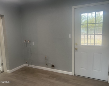 8405 Pinon Street - Photo Thumbnail 11