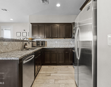 908 Tolworth Street - Photo Thumbnail 10