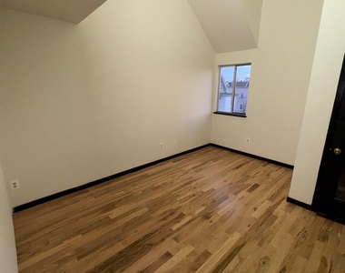 204 Wheeler Avenue - Photo Thumbnail 3