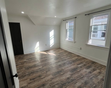 10 Rowe Street - Photo Thumbnail 4