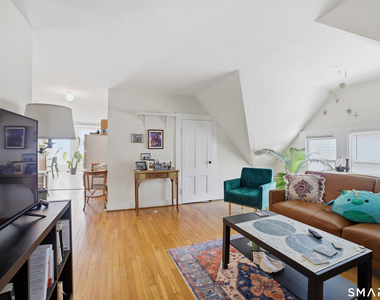 382 Whitney Avenue - Photo Thumbnail 4