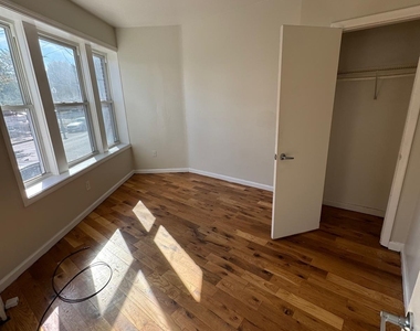 1873 Stratford Avenue - Photo Thumbnail 2