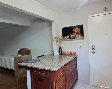 500 Oak Avenue - Photo Thumbnail 5