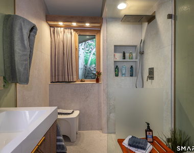 250 Westledge Drive - Photo Thumbnail 14