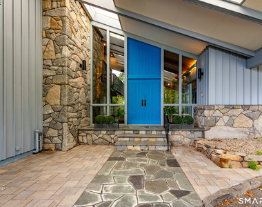 250 Westledge Drive - Photo Thumbnail 2