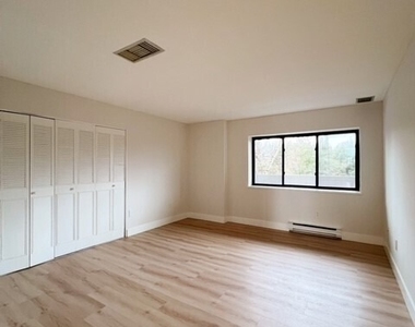 3200 Park Avenue - Photo Thumbnail 14