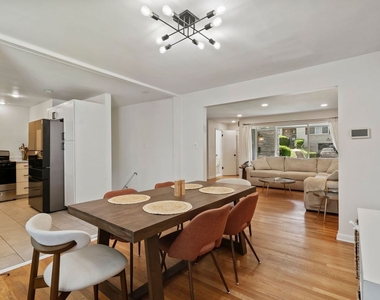 6581 Rosemoor Street - Photo Thumbnail 6