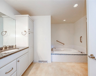 320 N Lakeside Dr - Photo Thumbnail 7