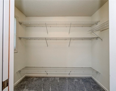 320 N Lakeside Dr - Photo Thumbnail 6
