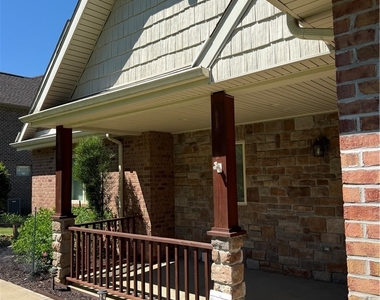 320 N Lakeside Dr - Photo Thumbnail 17