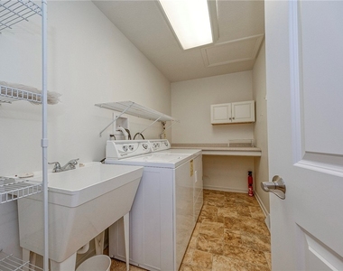 320 N Lakeside Dr - Photo Thumbnail 9