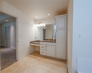 320 N Lakeside Dr - Photo Thumbnail 8