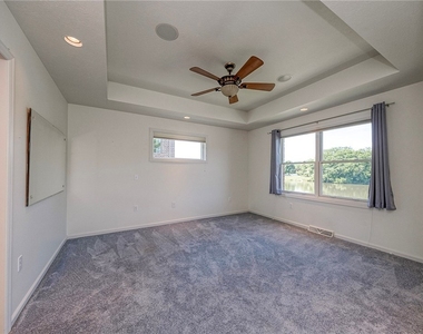 320 N Lakeside Dr - Photo Thumbnail 5