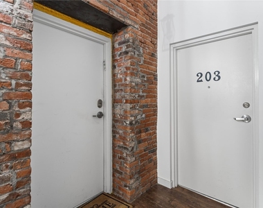 951 Liberty Ave - Photo Thumbnail 2
