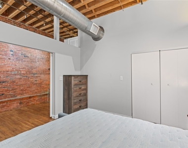 951 Liberty Ave - Photo Thumbnail 20