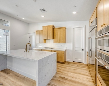 1041 Soaring Sage Avenue - Photo Thumbnail 5