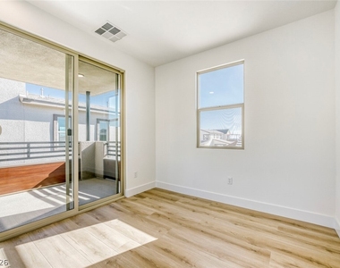 1041 Soaring Sage Avenue - Photo Thumbnail 21