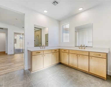 1041 Soaring Sage Avenue - Photo Thumbnail 15