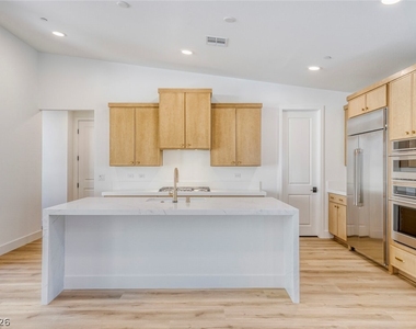 1041 Soaring Sage Avenue - Photo Thumbnail 8