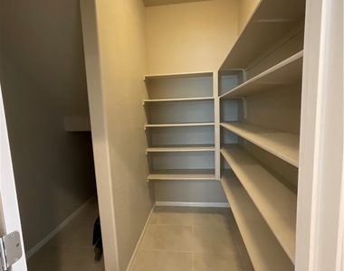 18 Pivot Avenue - Photo Thumbnail 1