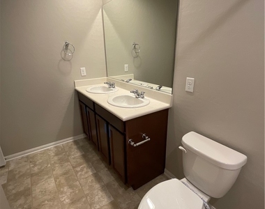 18 Pivot Avenue - Photo Thumbnail 6