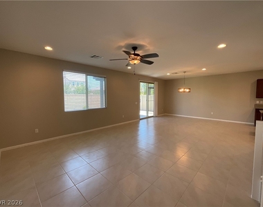18 Pivot Avenue - Photo Thumbnail 2