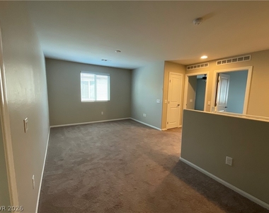 18 Pivot Avenue - Photo Thumbnail 3