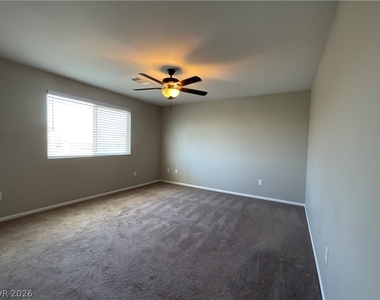 18 Pivot Avenue - Photo Thumbnail 7