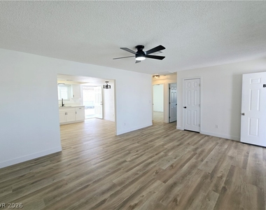 1083 E Calvada Boulevard - Photo Thumbnail 9