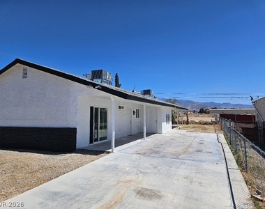 1083 E Calvada Boulevard - Photo Thumbnail 24
